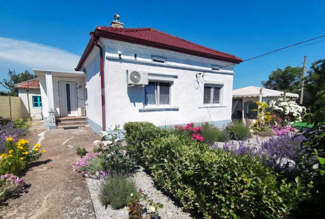 Продава КЪЩА, с. Змеево, област Добрич, снимка 2 - Къщи - 54929266