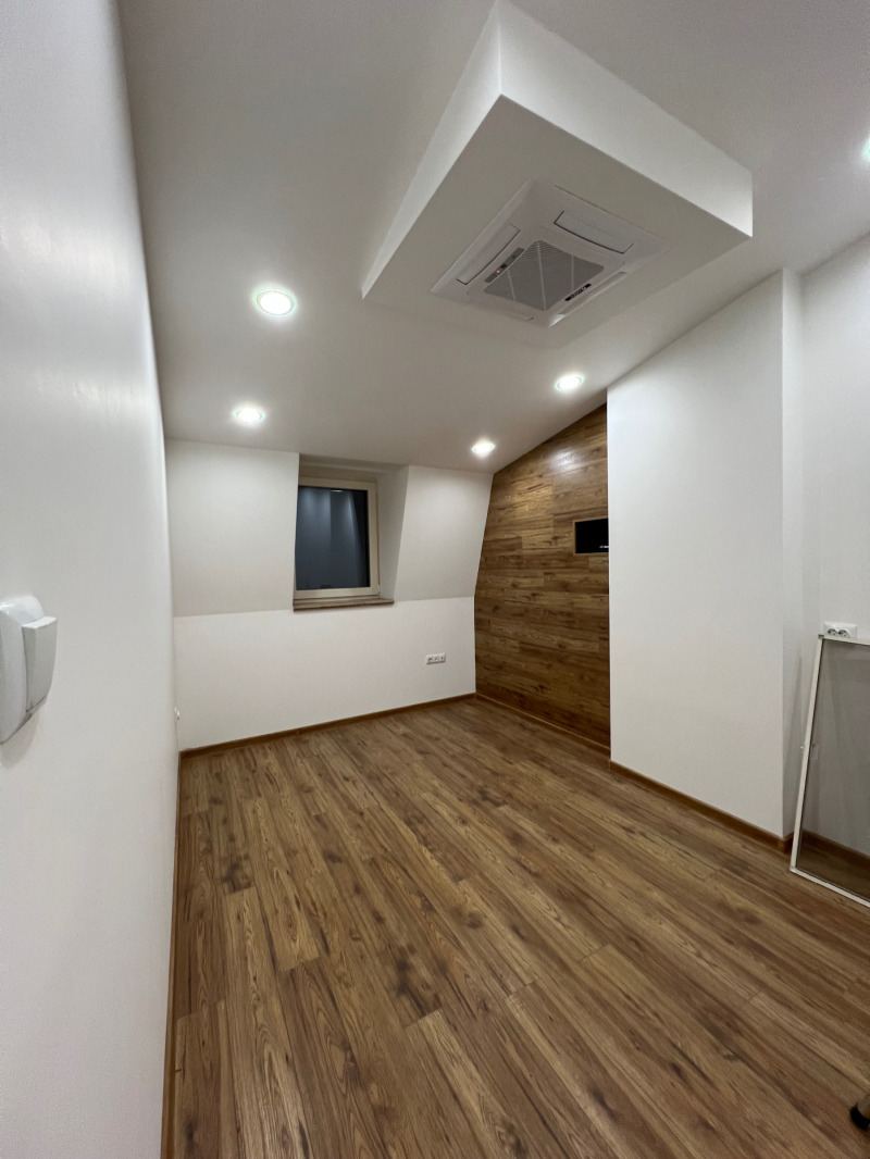 Продава ЕТАЖ ОТ КЪЩА, гр. Шумен, Център, снимка 6 - Етаж от къща - 53156369