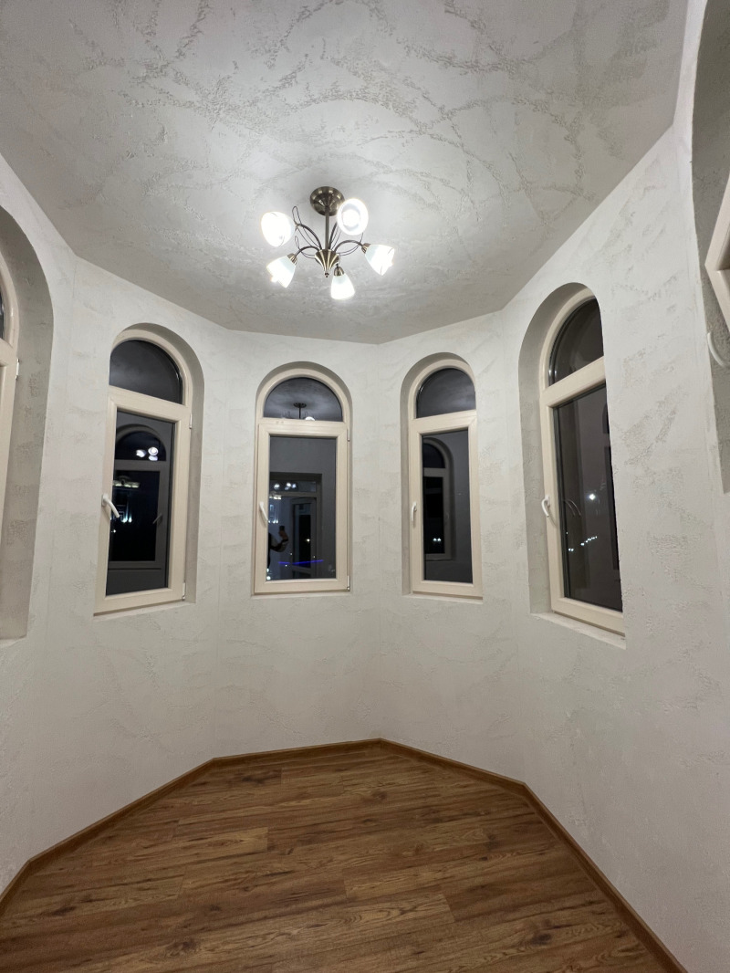 Продава ЕТАЖ ОТ КЪЩА, гр. Шумен, Център, снимка 3 - Етаж от къща - 53156369