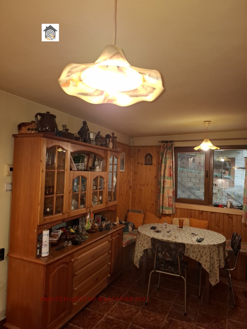 Продава КЪЩА в област София, с. Искрец - 210 кв.м / 139 997 € » 273 810.33 лв., ИМОТЕН ЦЕНТЪР БЪЛГАРИЯ 2021