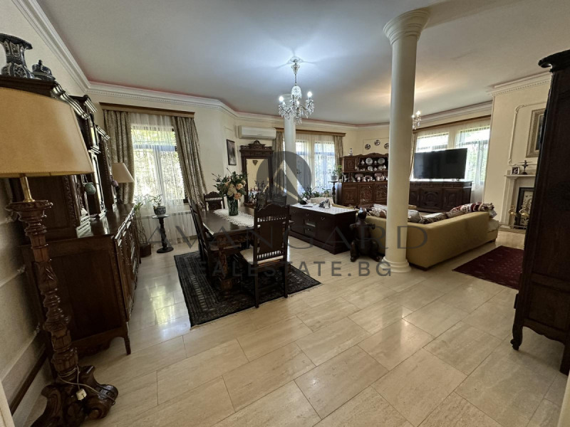 Продава КЪЩА в град Пловдив, Център - 850 кв.м / При запитване, АВАНГАРД РИЪЛ ЕСТЕЙТ