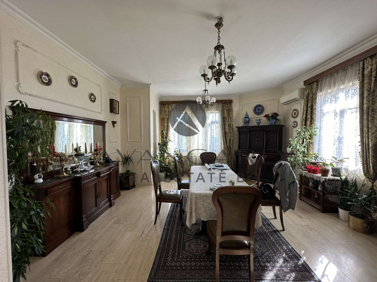 Продава КЪЩА, гр. Пловдив, Център, снимка 2 - Къщи - 47784694