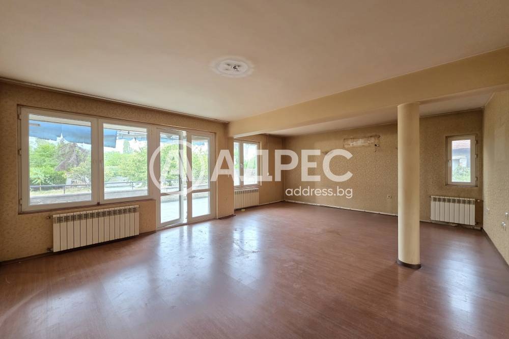 Продава КЪЩА, гр. София, Надежда 1