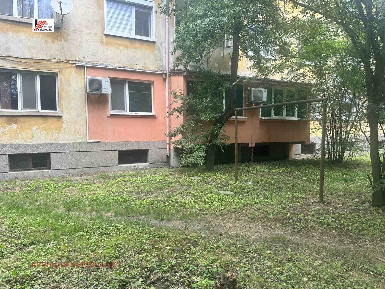 Продава 2-СТАЕН, гр. Кърджали, Център, снимка 2 - Апартаменти - 55735416