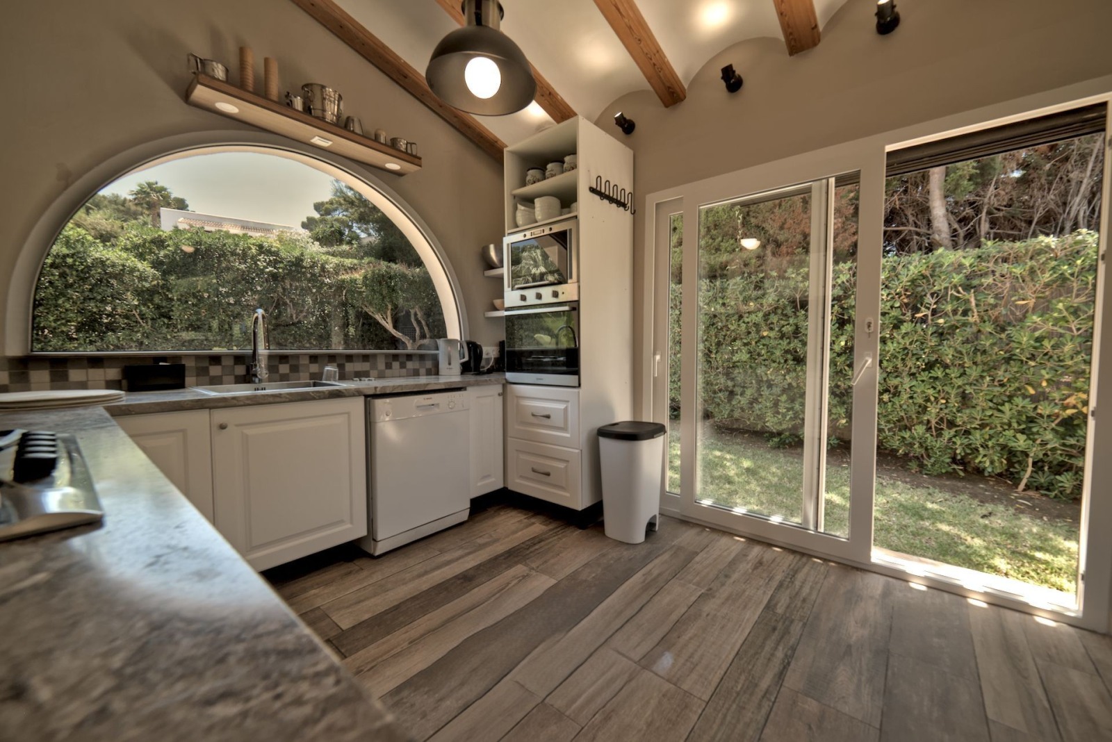 Продава ВИЛА, гр. София, Център, снимка 15 - Вили - 54343920