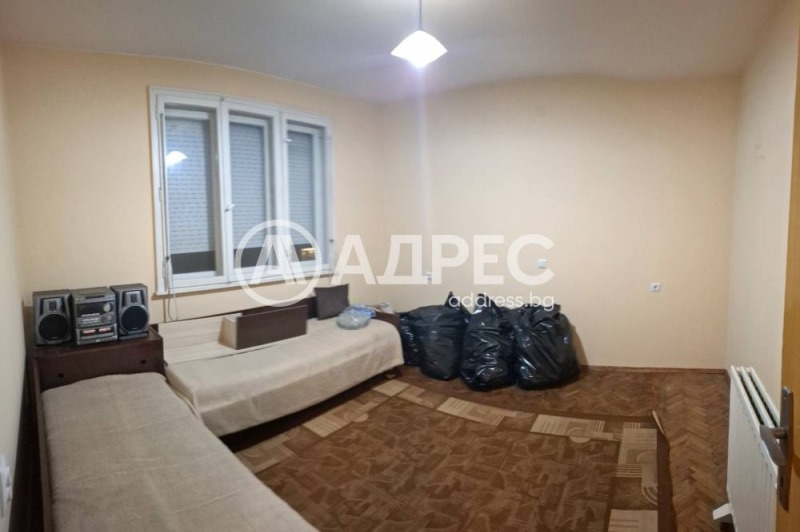 Продава ЕТАЖ ОТ КЪЩА, гр. Севлиево, област Габрово, снимка 2 - Етаж от къща - 52645040