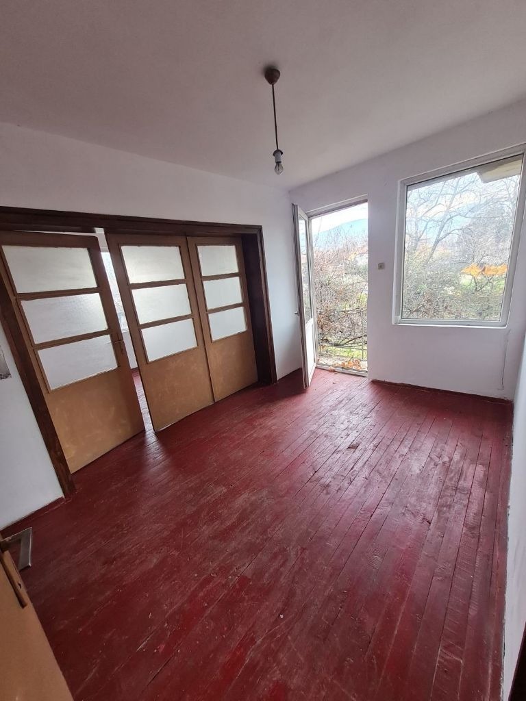 Продава ЕТАЖ ОТ КЪЩА, гр. Кюстендил, Център, снимка 6 - Етаж от къща - 53197734