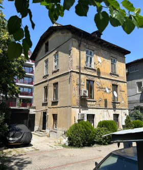 House Floor Tsentar, Sofia