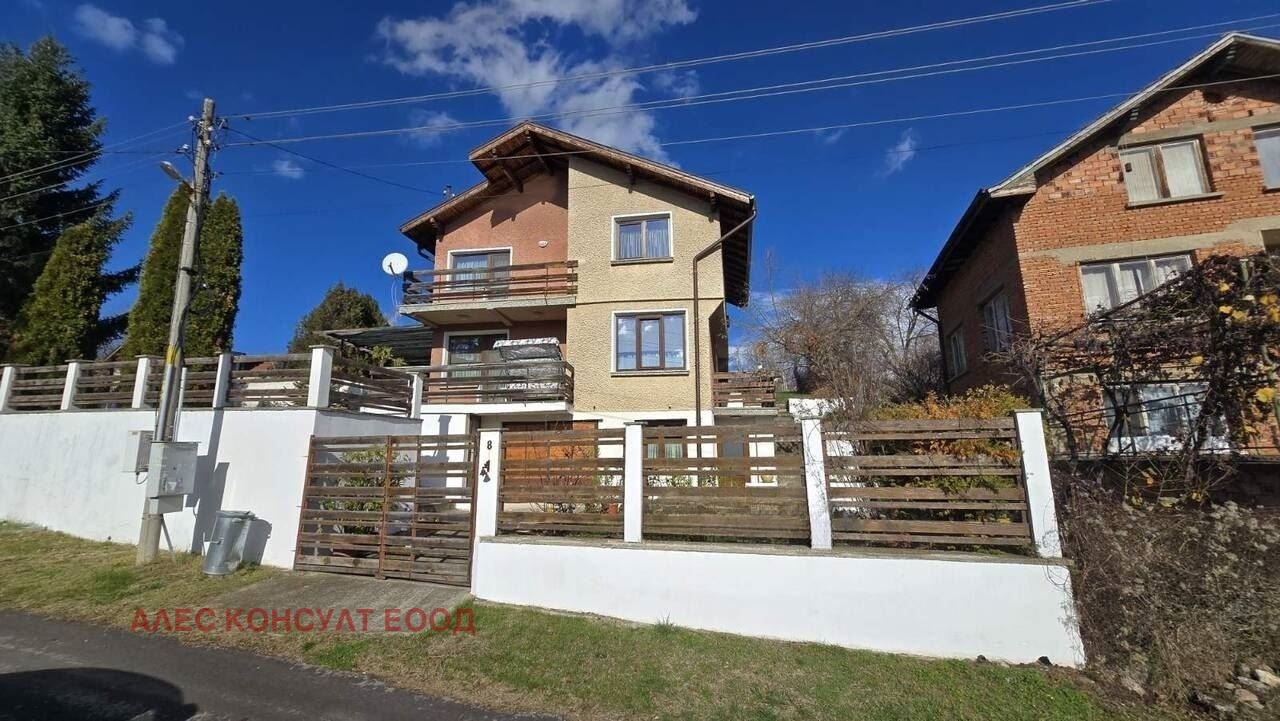Продава КЪЩА, с. Хераково, област София област