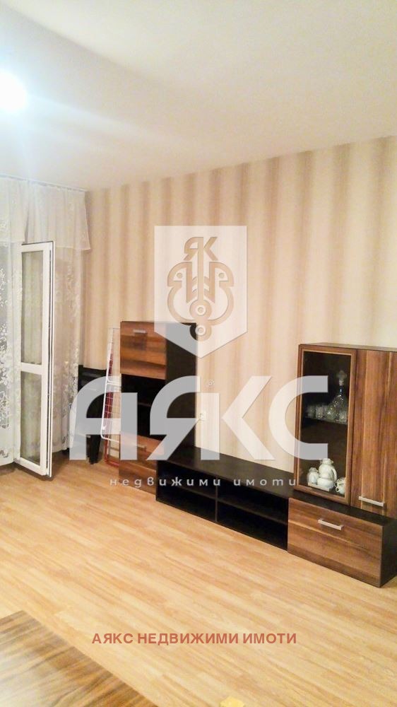 Eladó  Stúdió Sofia , Ljulin 7 , 36 négyzetméter | 45581575