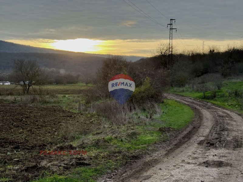 Продава ПАРЦЕЛ, с. Църква, област Добрич