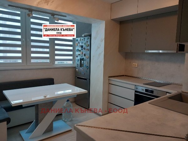 En venta  1 dormitorio Ruse , Tsentar , 67 metros cuadrados | 29870055