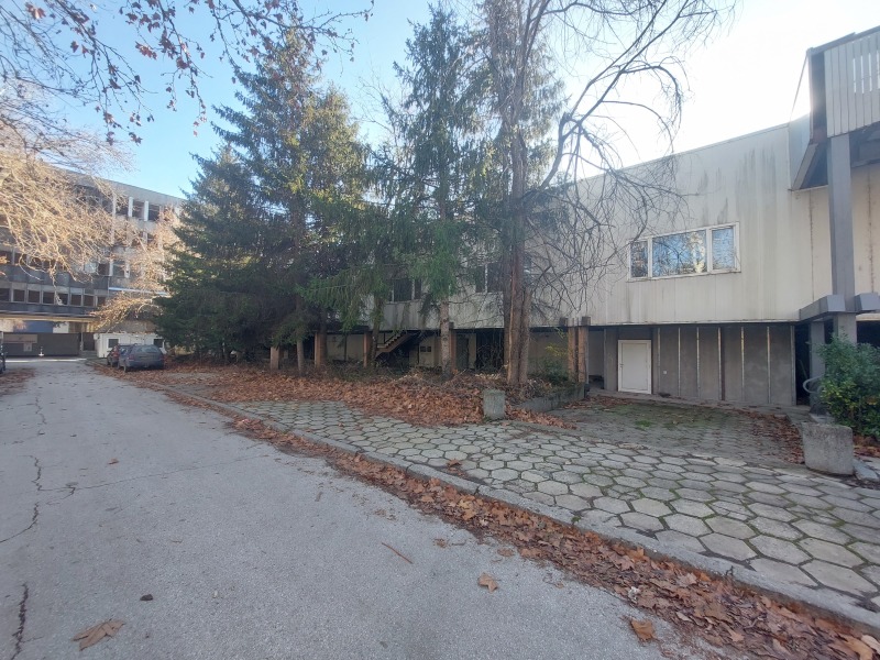 En venta  Edificio industrial Veliko Tarnovo , Promishlena zona - Yug , 1355 metros cuadrados | 95777878