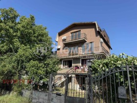 Piso de la casa Ivanyane, Sofia