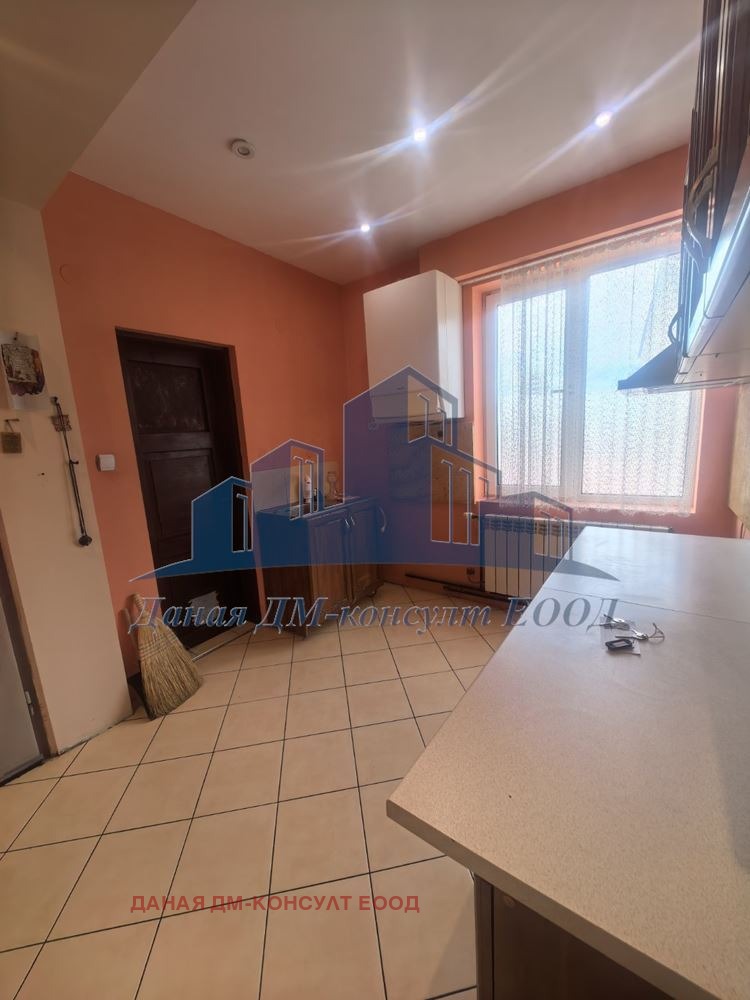Продава ЕТАЖ ОТ КЪЩА, гр. Шумен, Куршун чешма, снимка 4 - Етаж от къща - 53867320