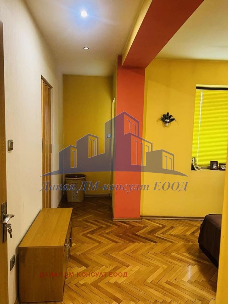 Продава КЪЩА, гр. Шумен, Военно училище, снимка 11 - Къщи - 53183032