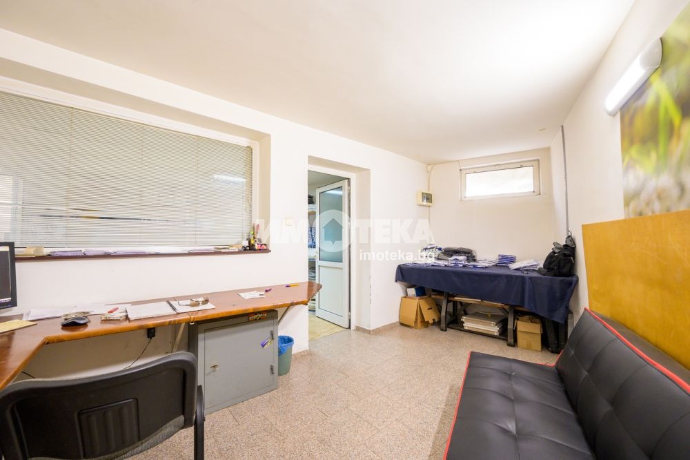 Продава СКЛАД, гр. Пловдив, Прослав, снимка 2 - Складове - 45113959