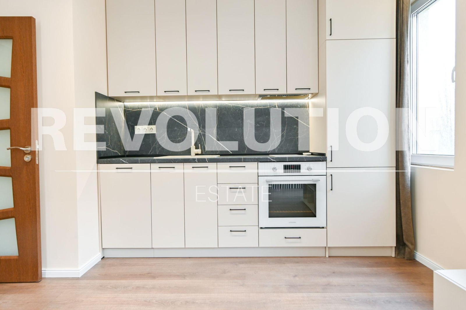 Продава 3-СТАЕН, гр. София, Гео Милев, снимка 2 - Апартаменти - 54132496