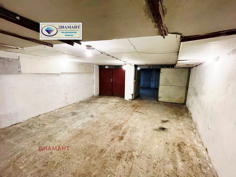 Продава ГАРАЖ, ПАРКОМЯСТО, гр. Русе, Център, снимка 2 - Гаражи и паркоместа - 52721799