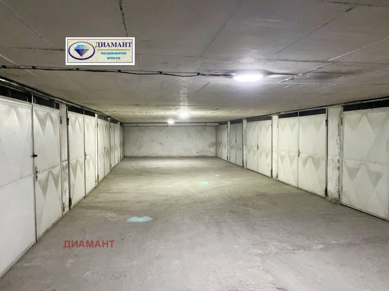 Продава ГАРАЖ, ПАРКОМЯСТО, гр. Русе, Център, снимка 4 - Гаражи и паркоместа - 52721799