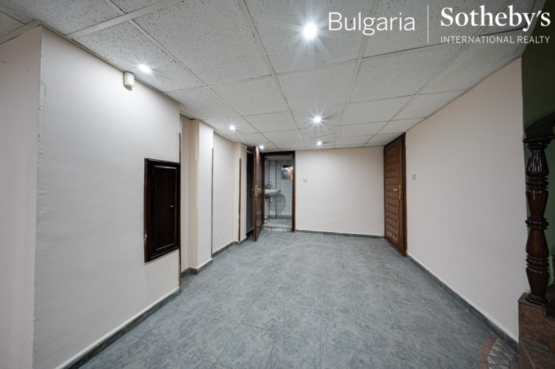 Продава МАГАЗИН, гр. София, Център, снимка 13 - Магазини - 53127932