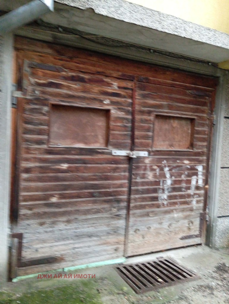 Продава ГАРАЖ, ПАРКОМЯСТО, гр. Шумен, Военно училище, снимка 3 - Гаражи и паркоместа - 53373147