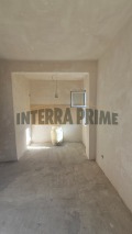 Продава ЕТАЖ ОТ КЪЩА, гр. Добрич, Христо Ботев, снимка 2