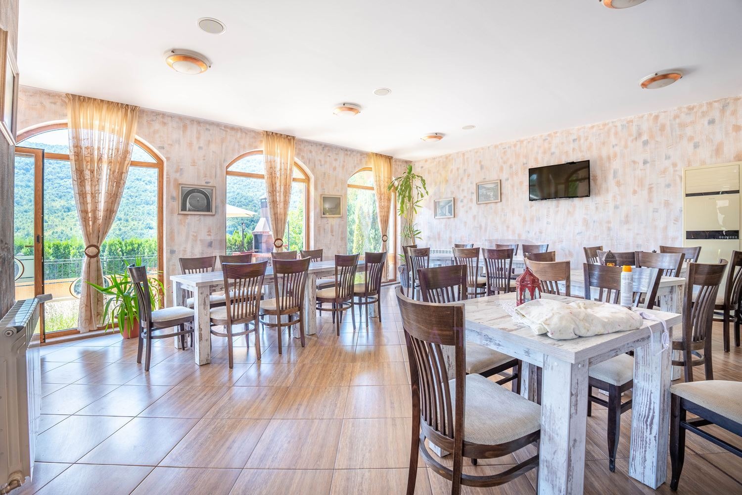 Продава ХОТЕЛ, с. Аспарухово, област Варна, снимка 3 - Хотели - 53767556