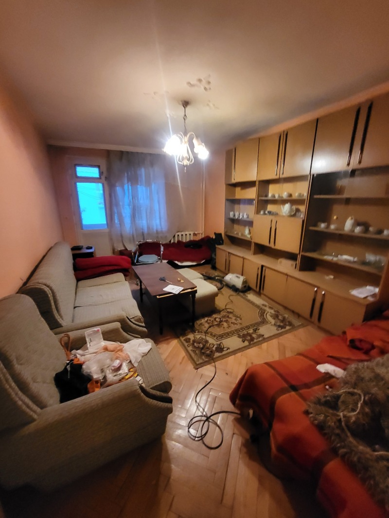 Продава  2-стаен град Плевен , Широк център , 85 кв.м | 83856984 - изображение [2]