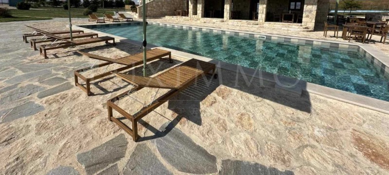 Продава ХОТЕЛ в област Добрич, гр. Каварна - 2600 кв.м / 2 700 000 € » 5 280 741.00 лв., ЛУКСИММО - ИМОТИ В СТРАНАТА