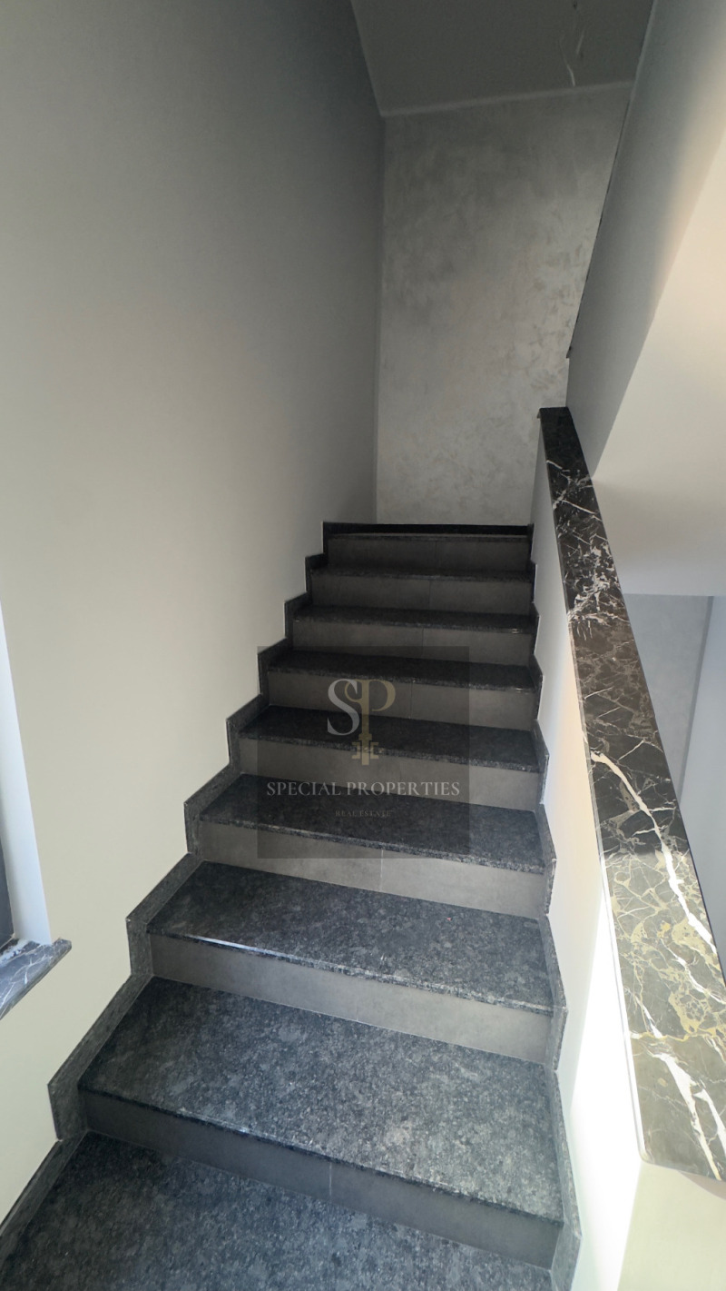 Продава ЕТАЖ ОТ КЪЩА, гр. Пловдив, Център, снимка 10 - Етаж от къща - 52650620