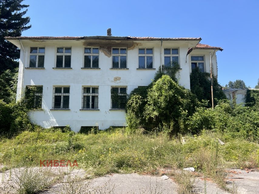 Продава БИЗНЕС ИМОТ, с. Сирищник, област Перник