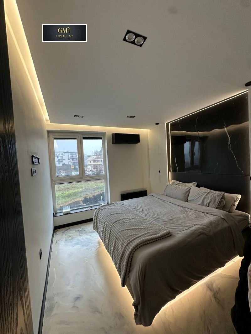 Продава 3-СТАЕН, гр. Плевен, Широк център