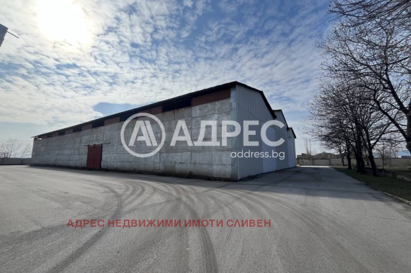 En venta  Edificio industrial Sliven , Promishlena zona , 9400 metros cuadrados | 96483122 - imagen [3]