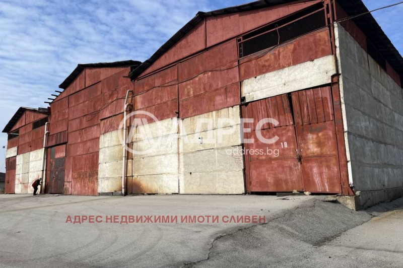 En venta  Edificio industrial Sliven , Promishlena zona , 9400 metros cuadrados | 96483122 - imagen [9]