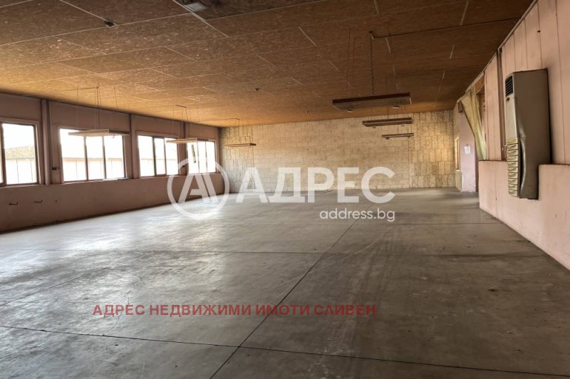 En venta  Edificio industrial Sliven , Promishlena zona , 9400 metros cuadrados | 96483122 - imagen [4]