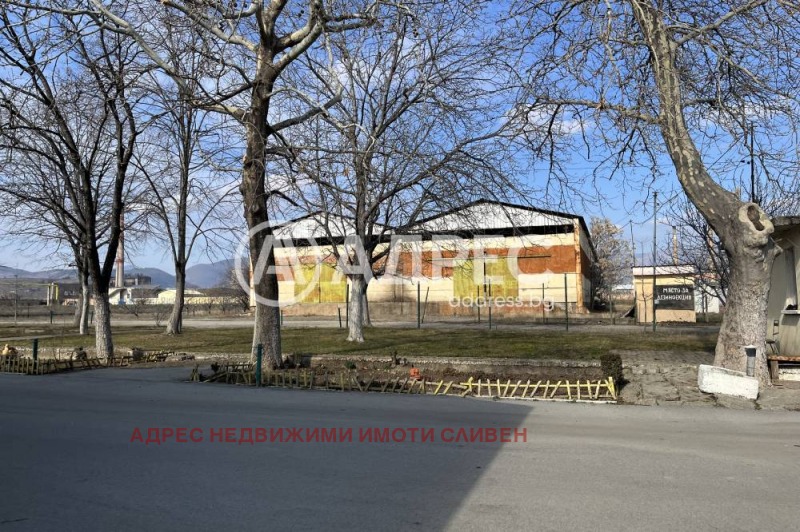 En venta  Edificio industrial Sliven , Promishlena zona , 9400 metros cuadrados | 96483122 - imagen [12]