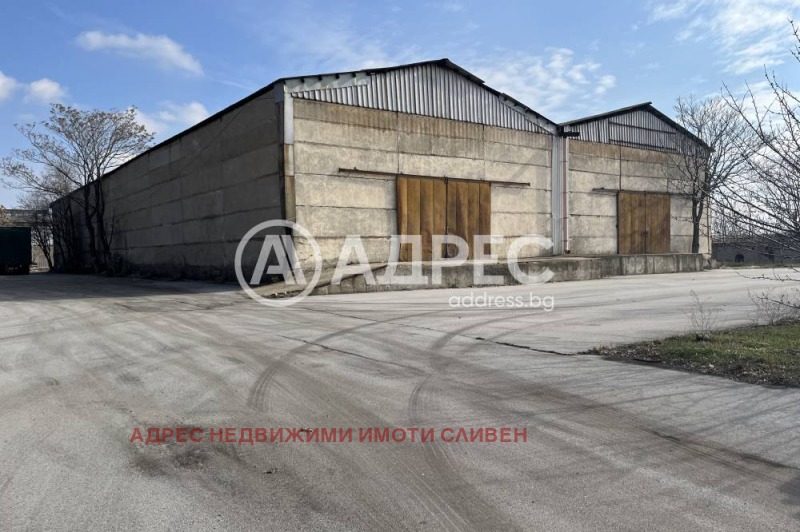 En venta  Edificio industrial Sliven , Promishlena zona , 9400 metros cuadrados | 96483122