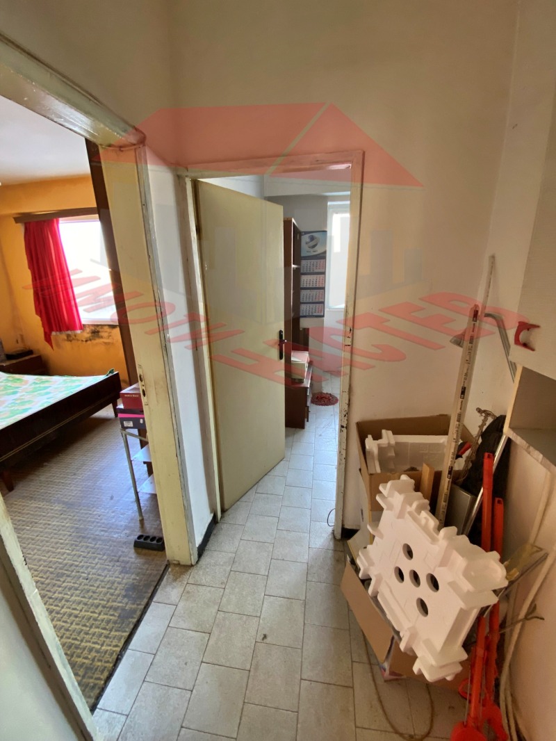 Продава 2-СТАЕН, гр. Шумен, Боян Българанов 1, снимка 9 - Апартаменти - 52801175