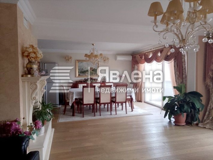 Продава  3-стаен град Благоевград , Широк център , 124 кв.м | 15683065