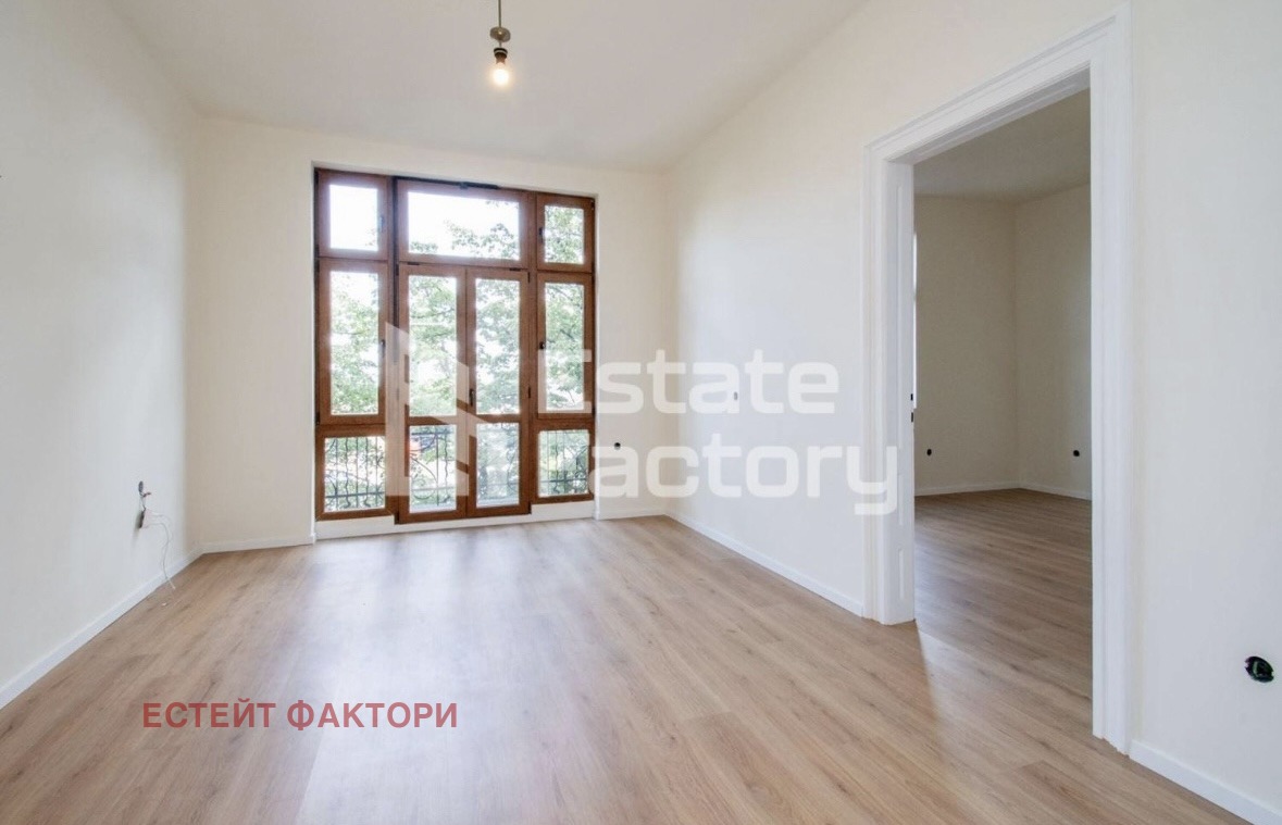 Продава 4-СТАЕН, гр. София, Център, снимка 2 - Апартаменти - 54054429