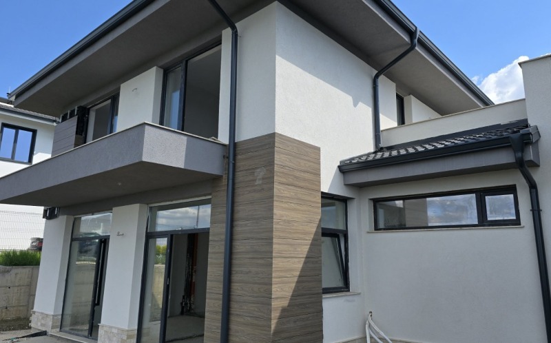Продава КЪЩА в област Пловдив, с. Марково - 220 кв.м / 329 900 € » 645 228.32 лв., ЛИДЕРА