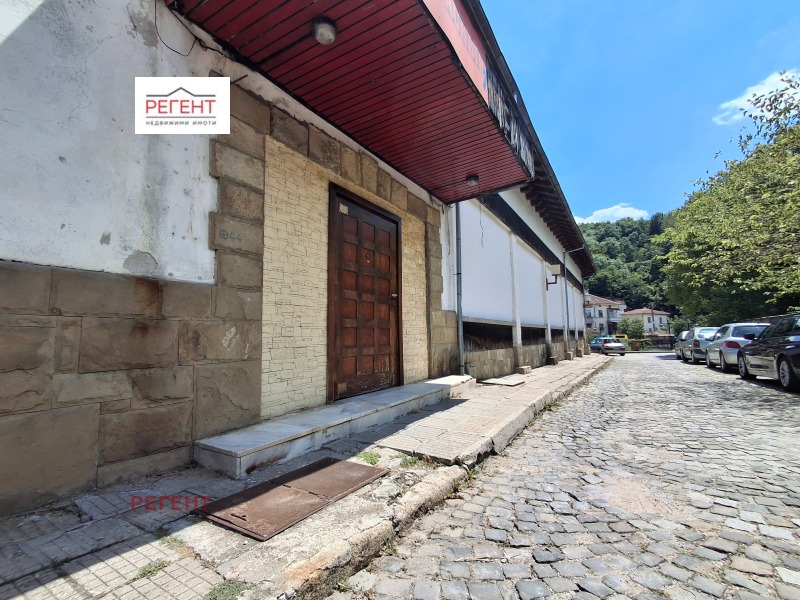 Продава ПРОМ. ПОМЕЩЕНИЕ в област Габрово, гр. Трявна - 700 кв.м / 550 000 € » 1 075 706.50 лв., РЕГЕНТ