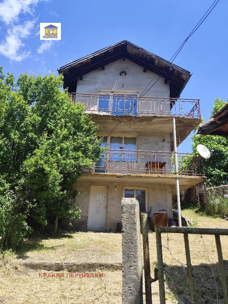 Продава КЪЩА, с. Селищен дол, област Перник