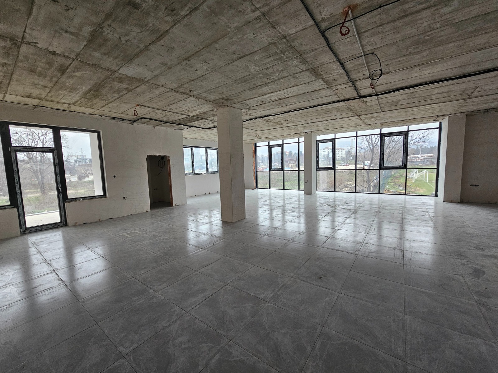 Продава ОФИС, гр. Варна, Гранд Мол, снимка 11 - Офиси - 53173589