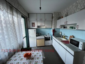 2 Schlafzimmer Belite brezi, Sofia
