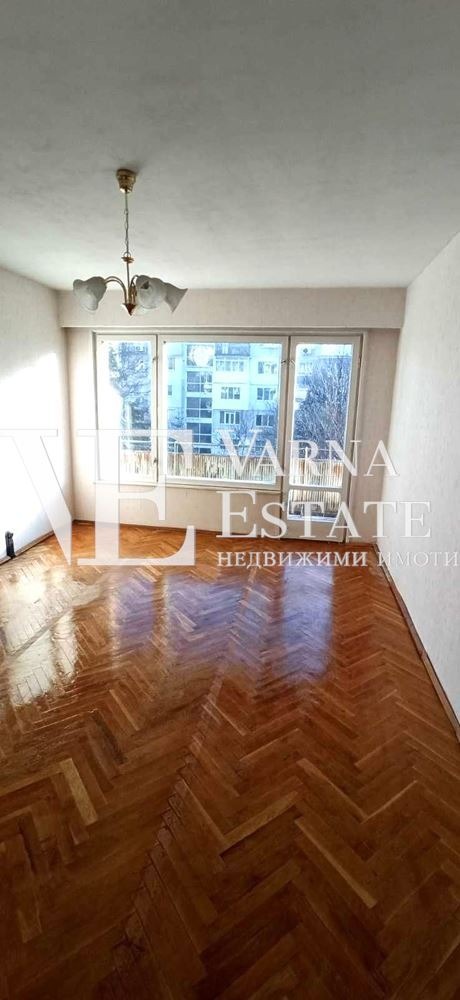 Продава 4-СТАЕН, гр. Варна, Левски 1