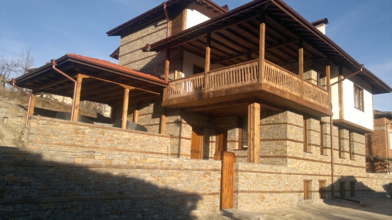 Продава КЪЩА в област Благоевград, гр. Гоце Делчев - 550 кв.м / 370 000 € » 723 657.10 лв., Д и Д