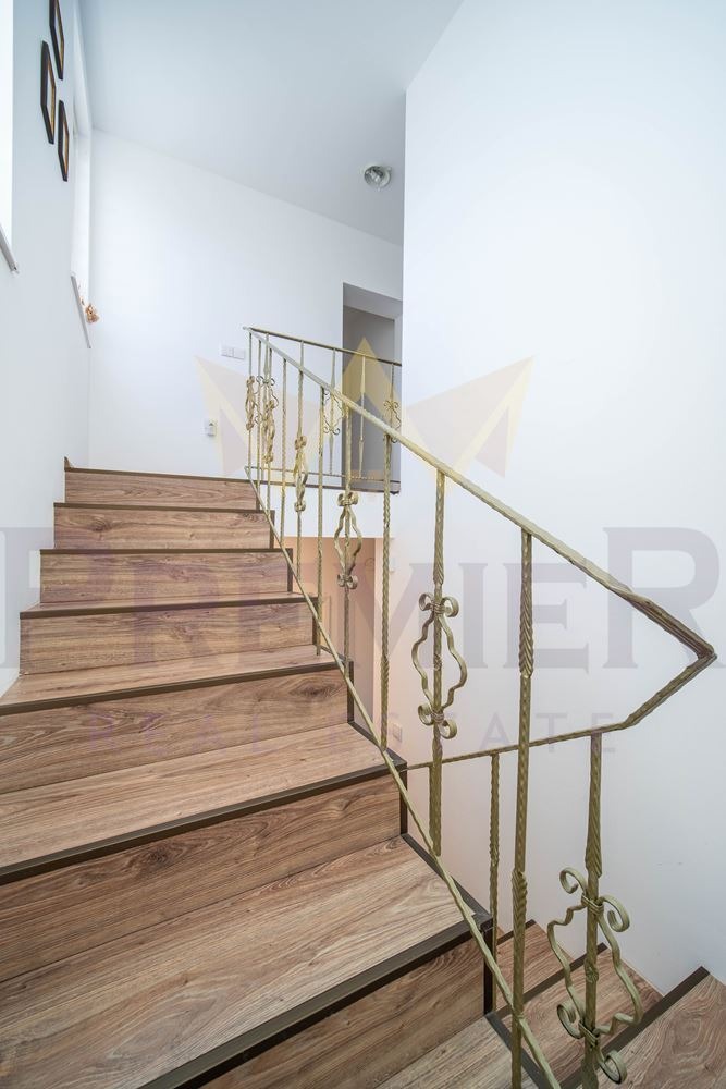 Продава КЪЩА, с. Рогозина, област Добрич, снимка 13 - Къщи - 56673812