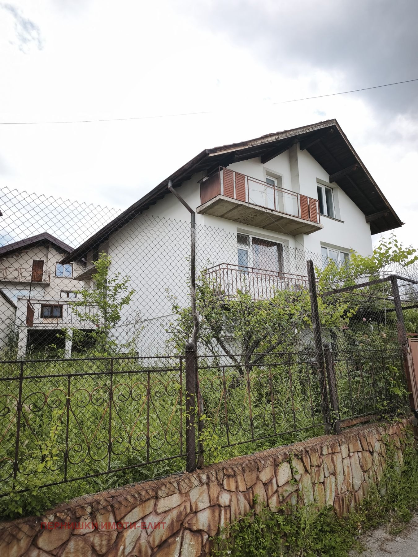 Продава КЪЩА, гр. Перник, Байкушева махала, снимка 2 - Къщи - 54997196
